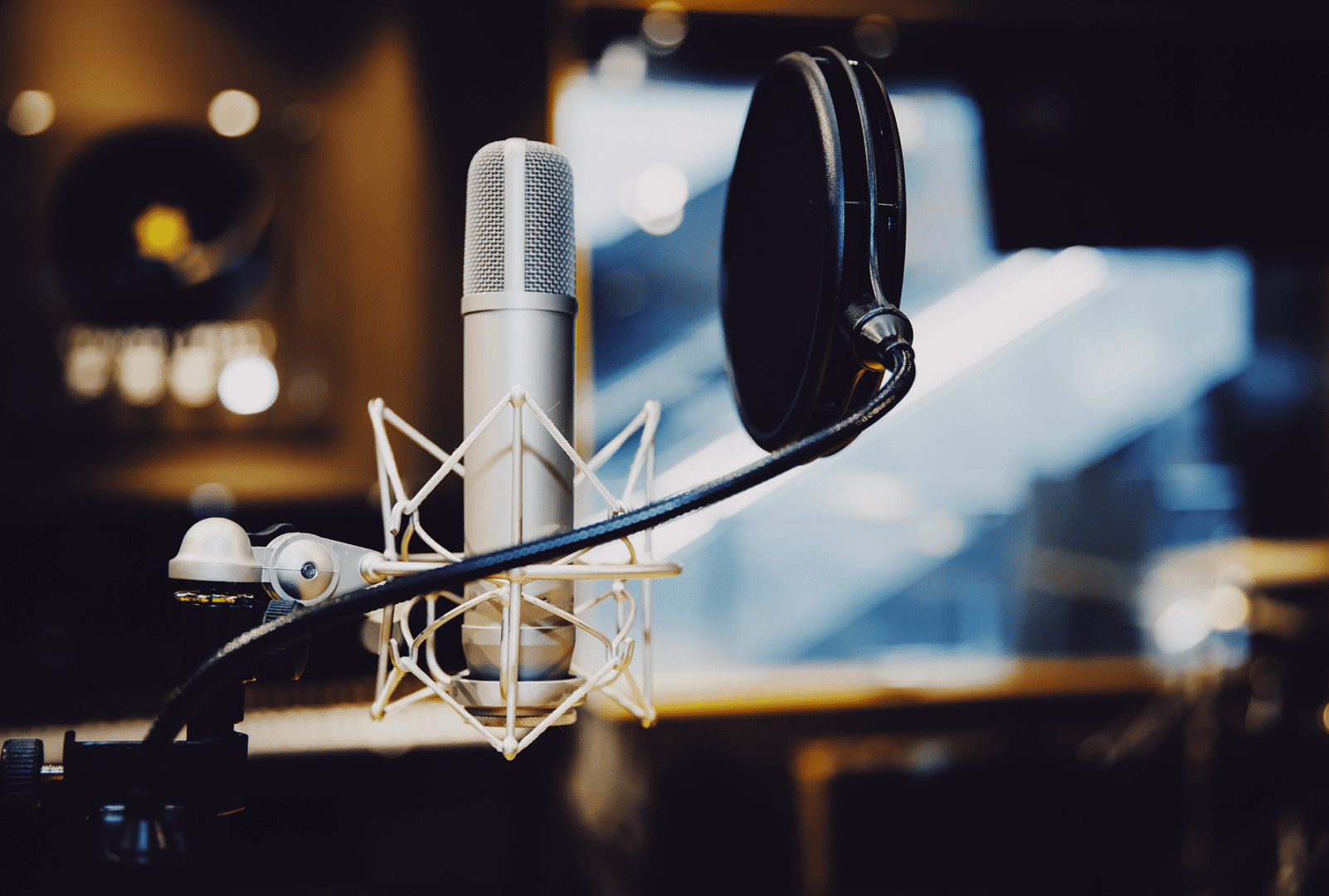 Microphone with pop filter in studio setting